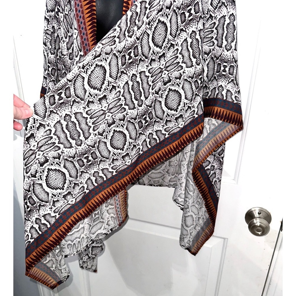 SHYANNE WOMEN'S SNAKE PRINT SHAWL - Picture 8 of 11